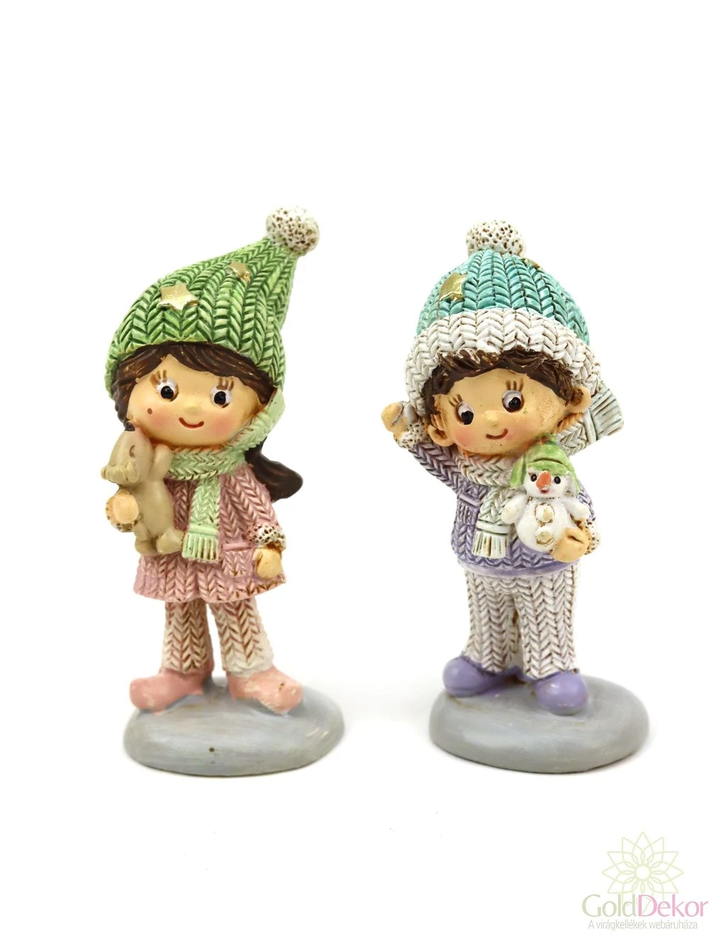 Kötött ruhás álló gyerekek Kötött ruhás álló gyerekek