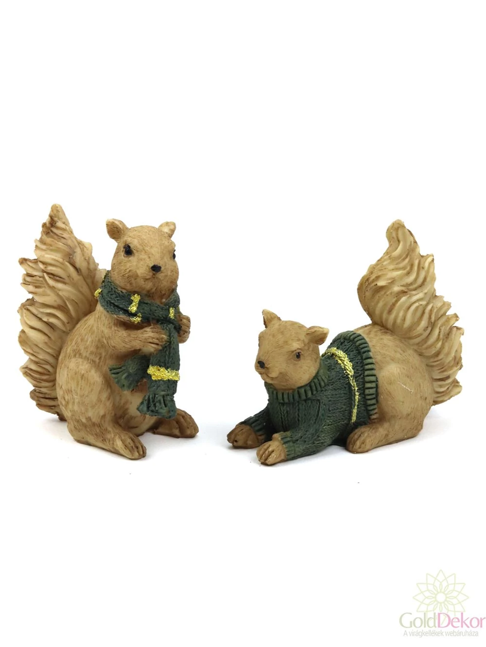 Téli ruhás mókus figura