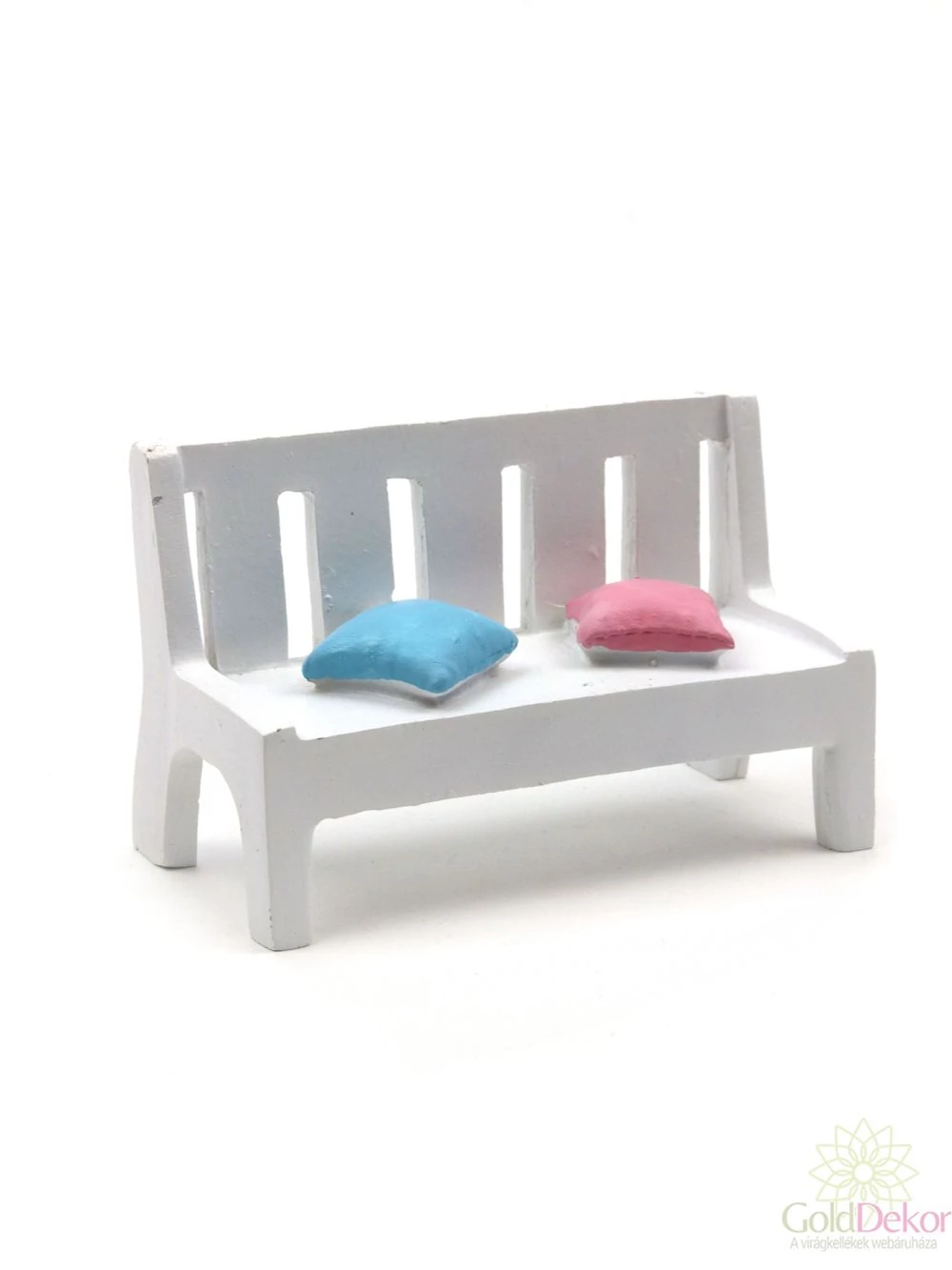 Fehér pad párnával