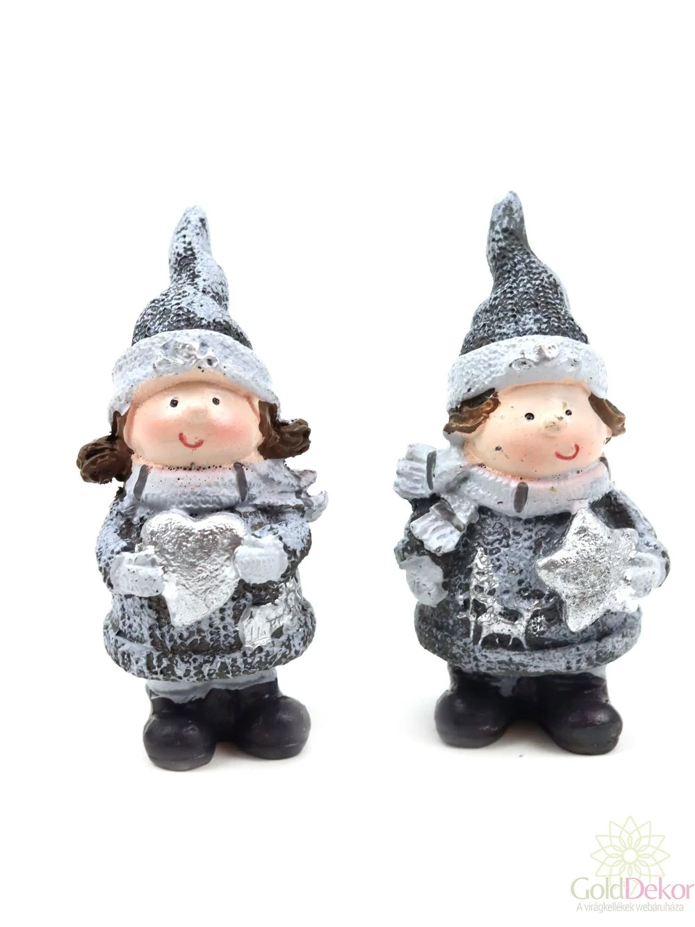 Szürke kötött ruhás téli figura 