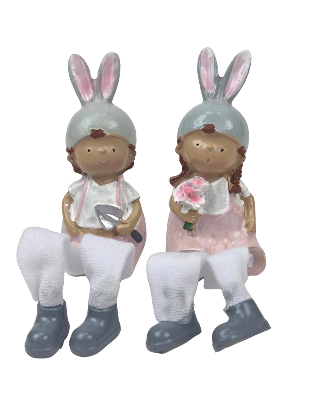 Rózsaszín ruhás lógólábú figura