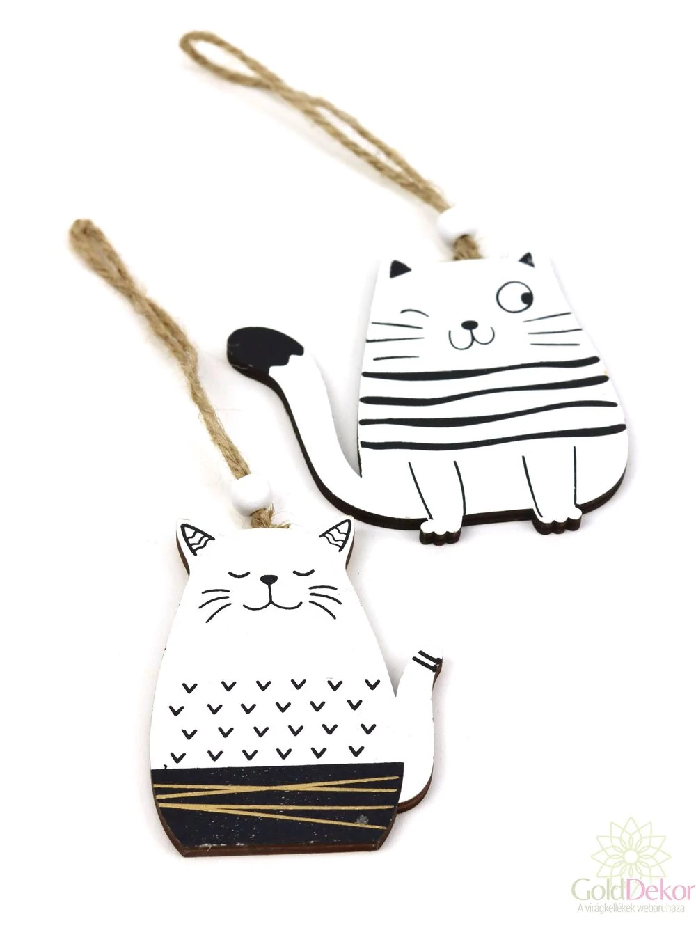 Fekete-fehér akasztós cica pár