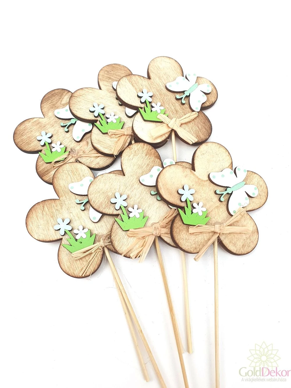 Fa virágon lepke betűző