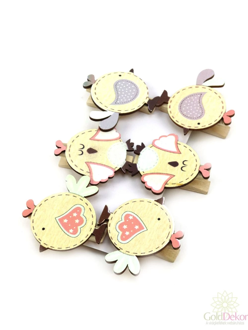 Csipeszes pasztelmintás tyúk