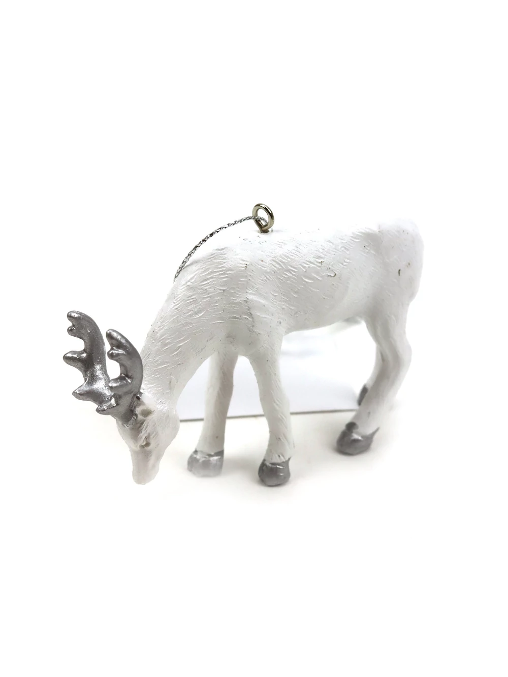 Ezüst agancsos fehér szarvas figura