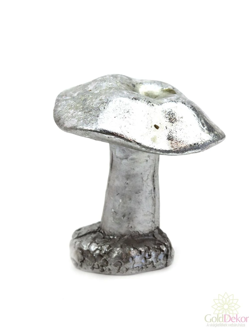 Ezüstszínű gomba figura