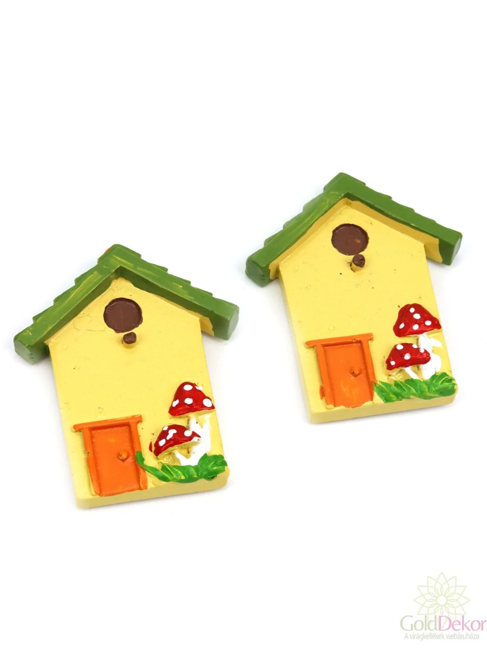 Gombás sárga házikó pár