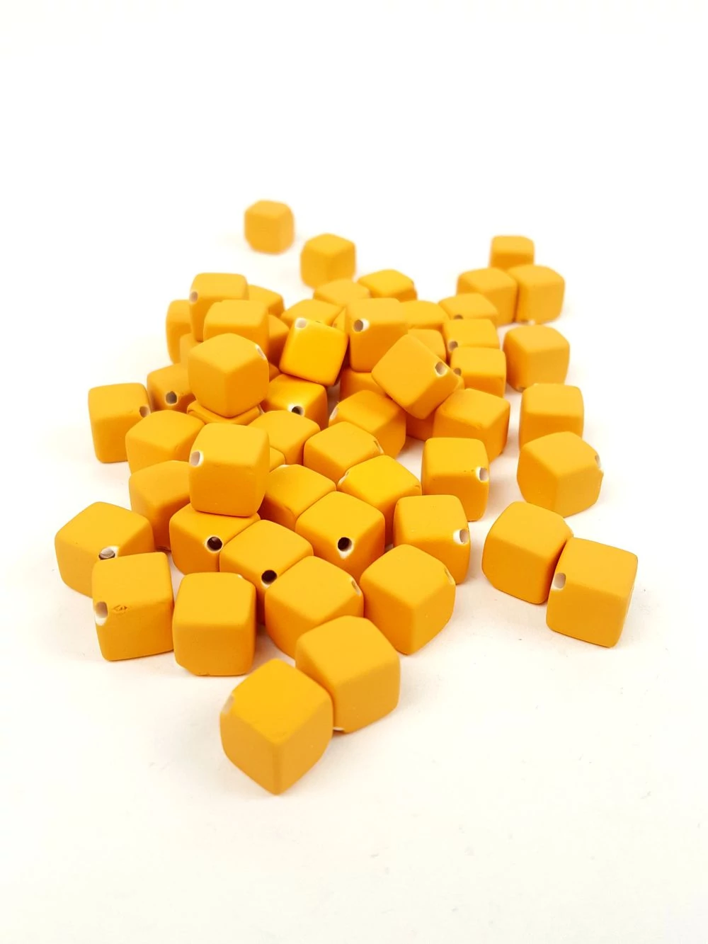 Fűzhetős kocka gyöngy - Napsárga