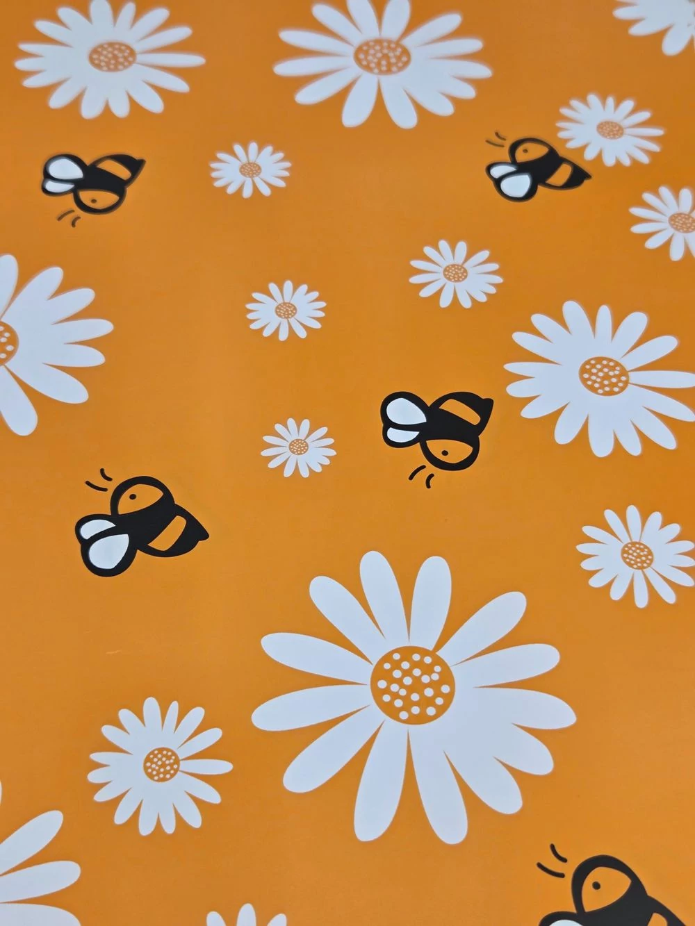 Kép 2/2 - Íves fólia 57*56 cm méhecske mintás - Narancs