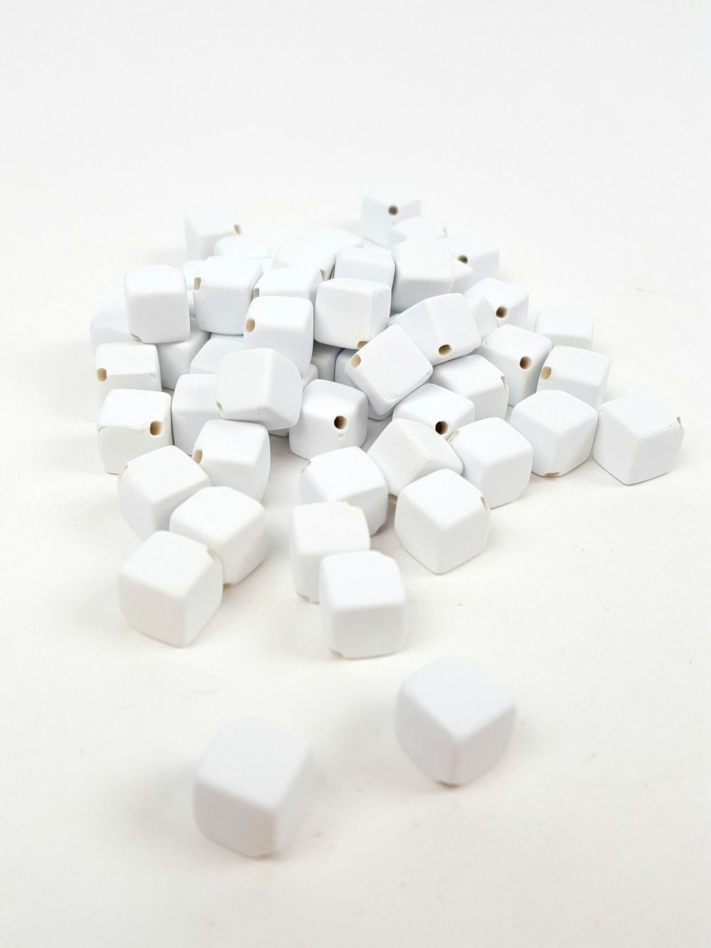 Fűzhetős kocka gyöngy - Fehér