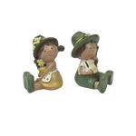 Sárga-zöld ruhás kertész figura